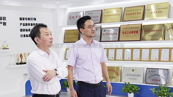 杭州市農(nóng)業(yè)農(nóng)村局黨組書記、局長柴世民一行蒞臨托普云農(nóng)參觀考察