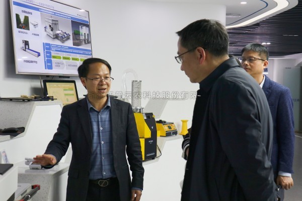 杭州市科技局黨組成員、副局長(zhǎng)樓立群一行蒞臨托普云農(nóng)考察調(diào)研